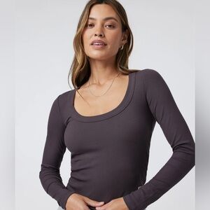 EUC Long Sleeve Pose Scoop Tee